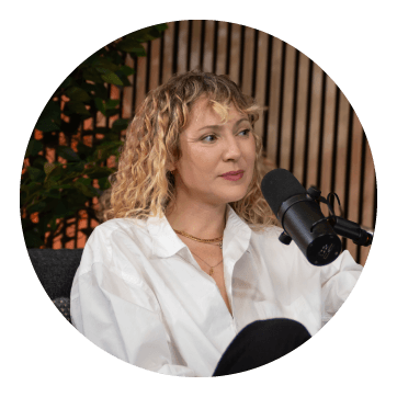 Photo de Pauline Banzet pendant le podcast talenteed, experte en reconversion professionnelle